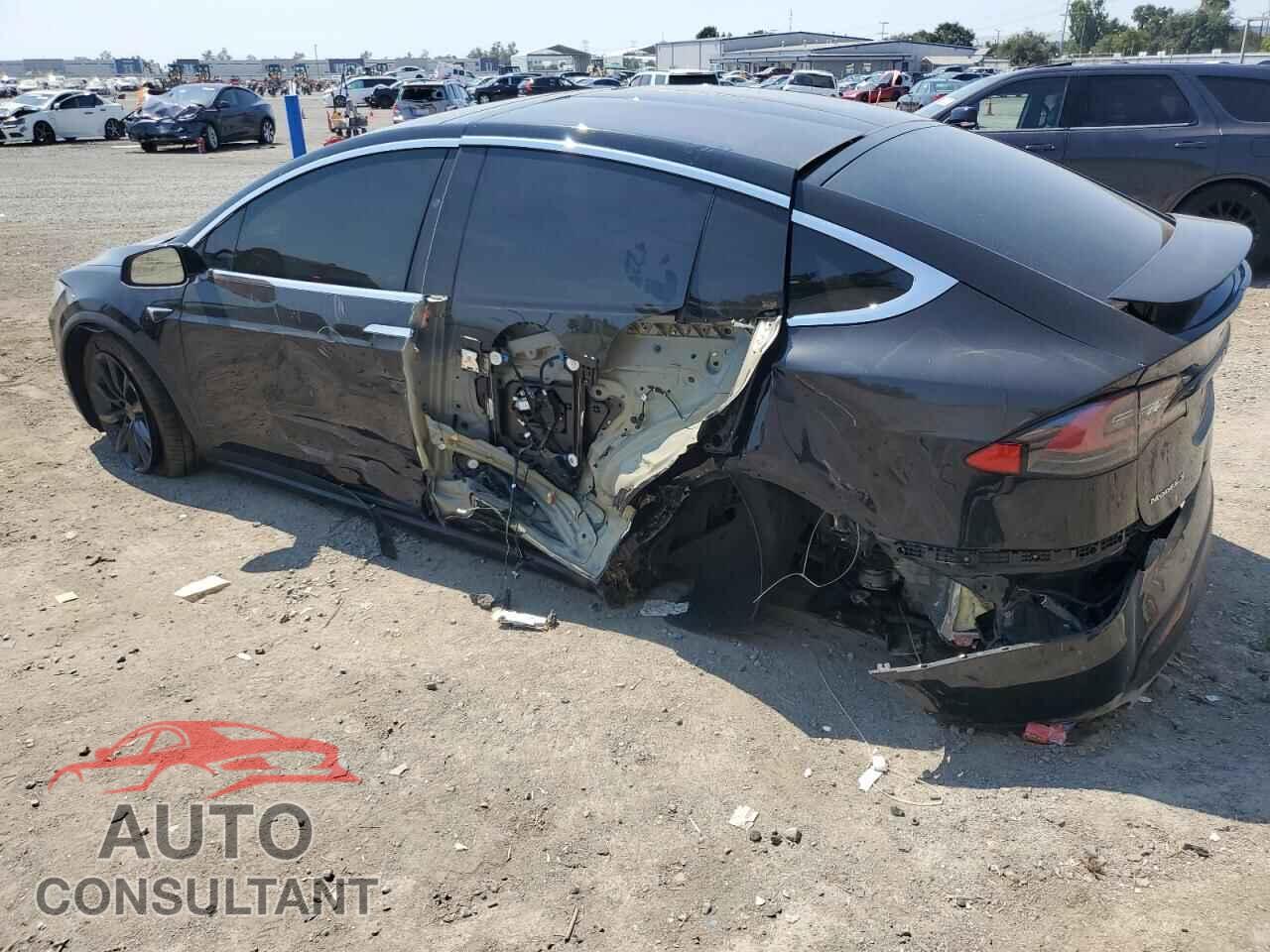 TESLA MODEL X 2017 - 5YJXCAE20HF074604