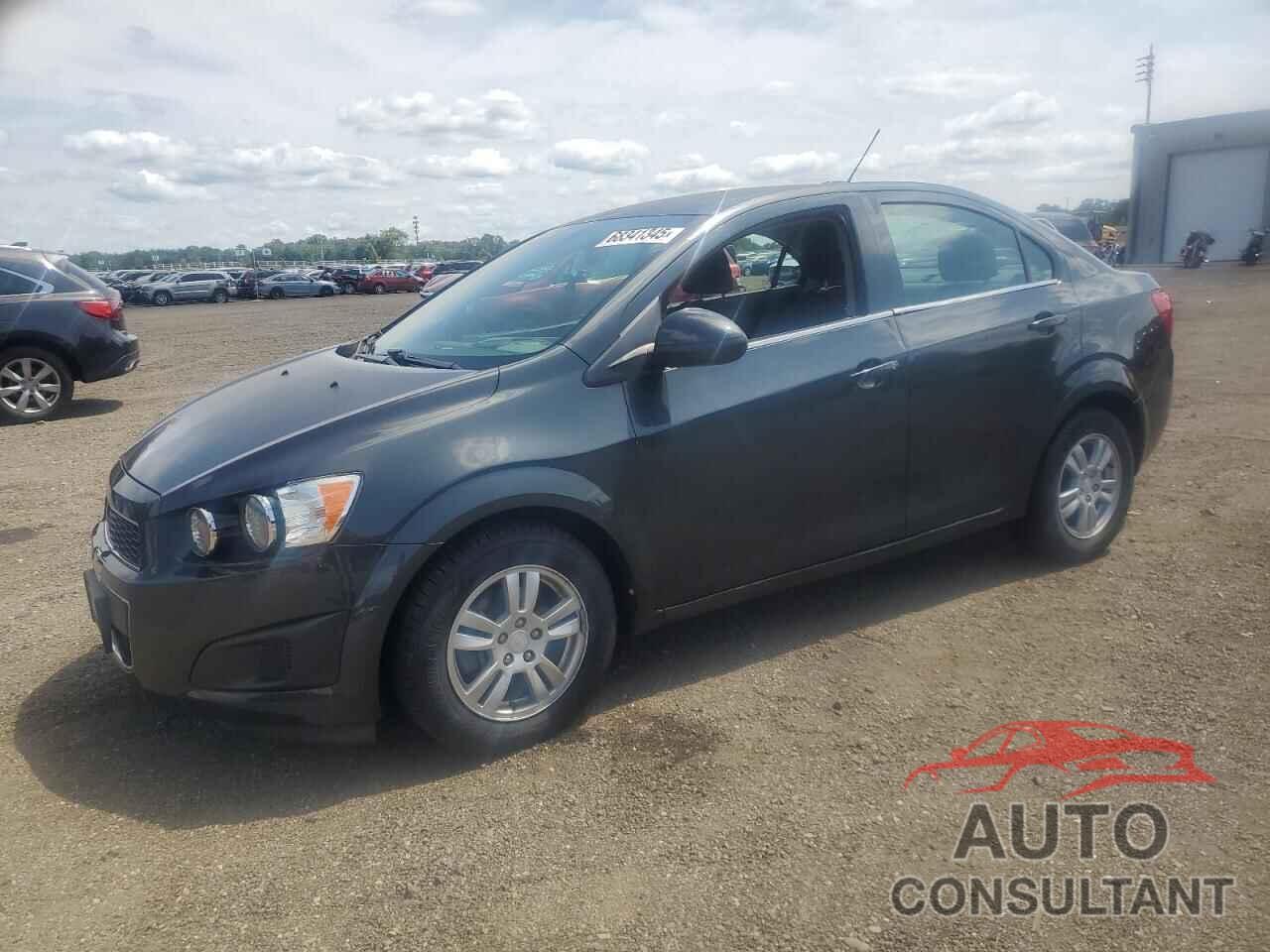 CHEVROLET SONIC 2015 - 1G1JC5SG8F4215574