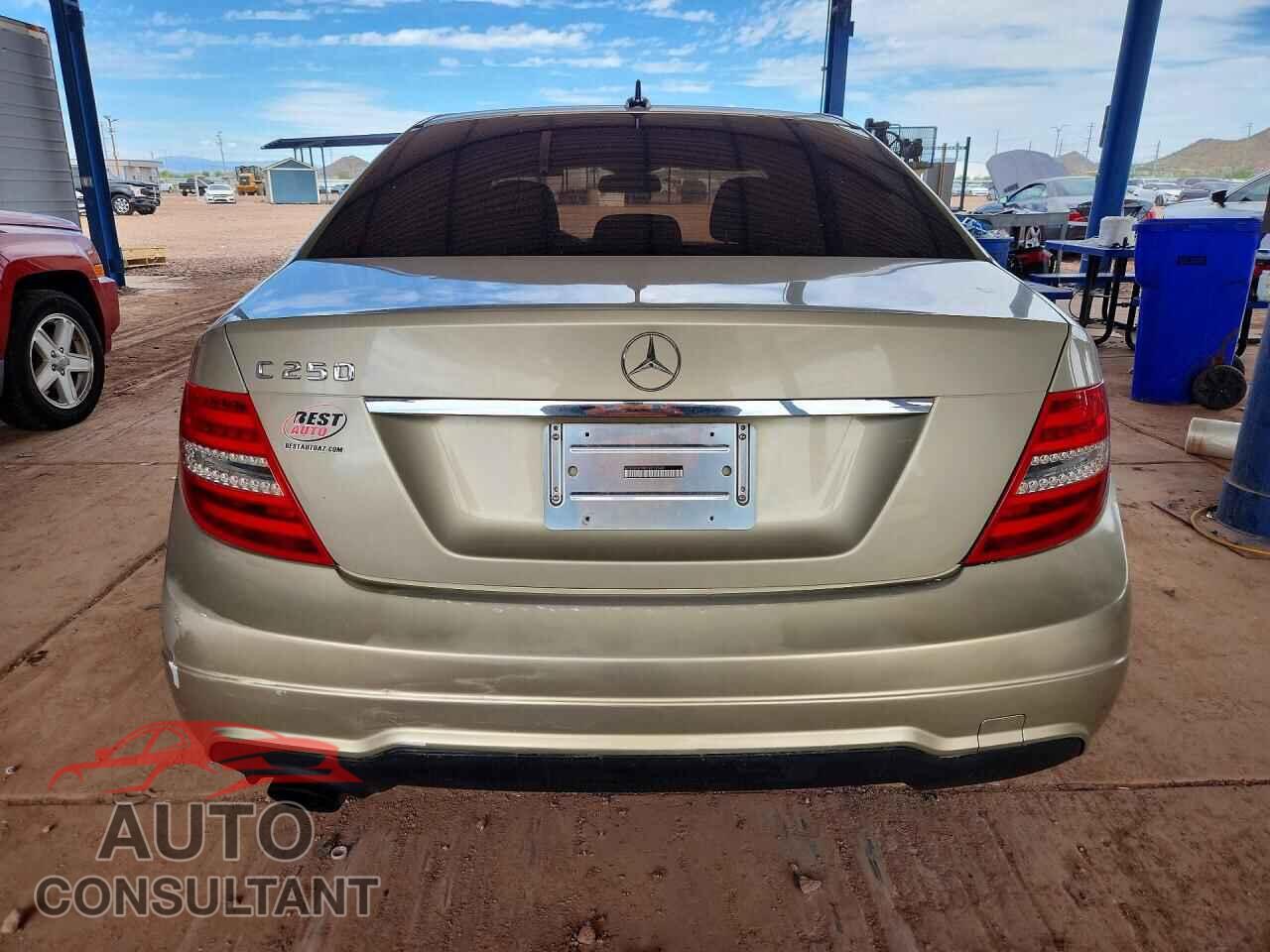 MERCEDES-BENZ C-CLASS 2012 - WDDGF4HB8CR219143