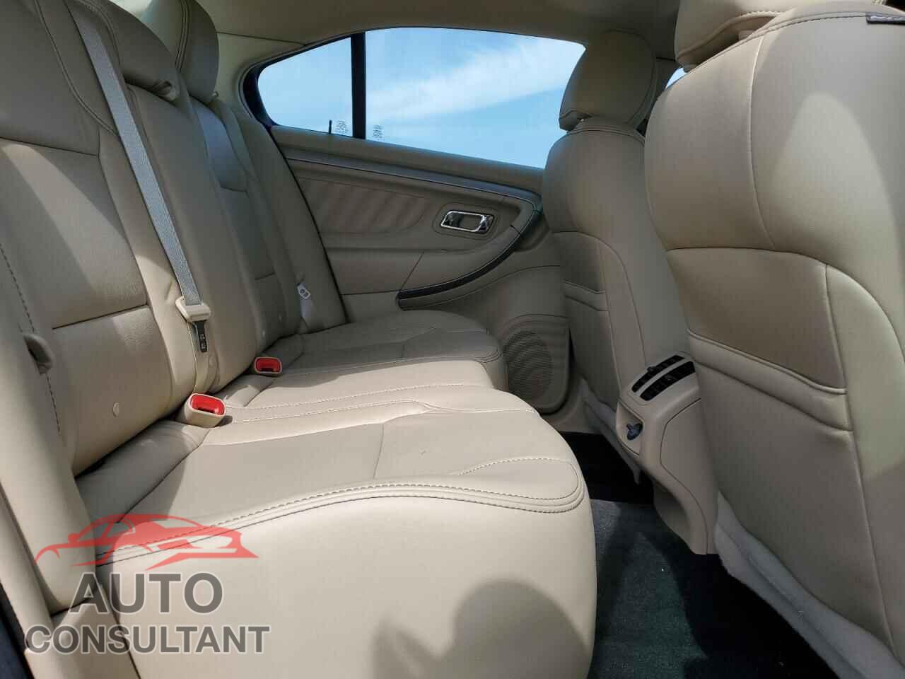 FORD TAURUS 2017 - 1FAHP2E88HG122221