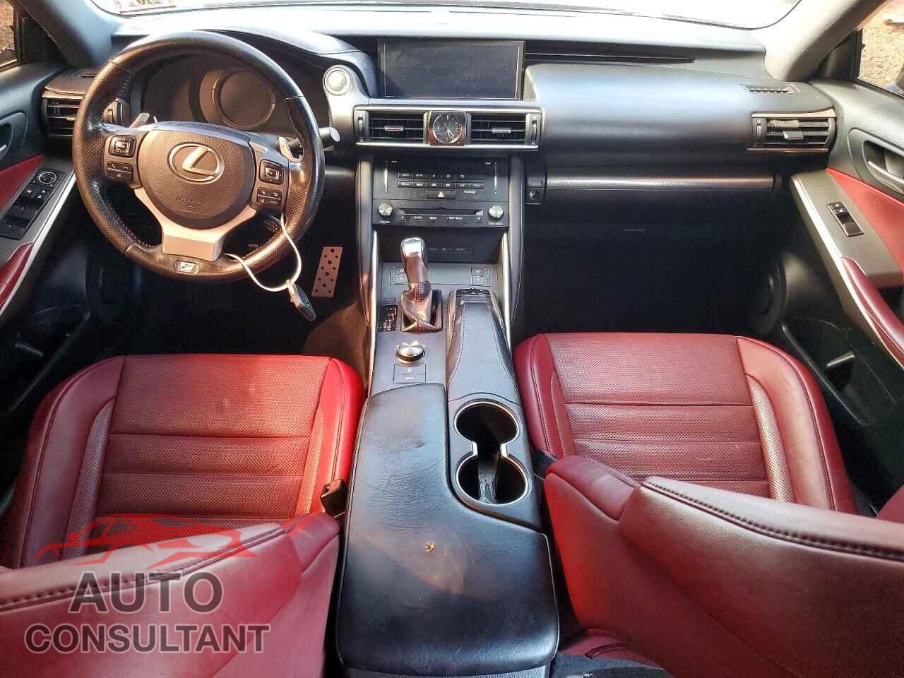LEXUS IS 2018 - JTHC81D20J5030304