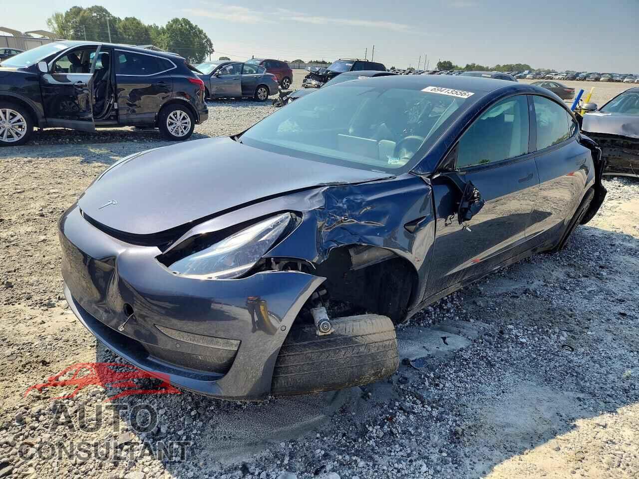 TESLA MODEL 3 2021 - 5YJ3E1EB5MF044100