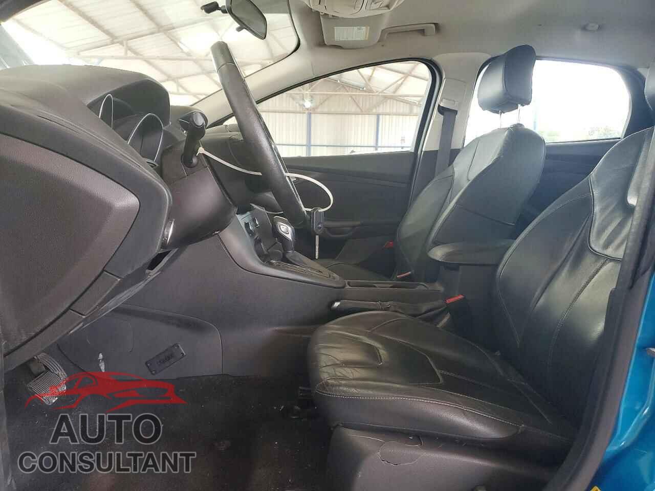 FORD FOCUS 2015 - 1FADP3F23FL247159