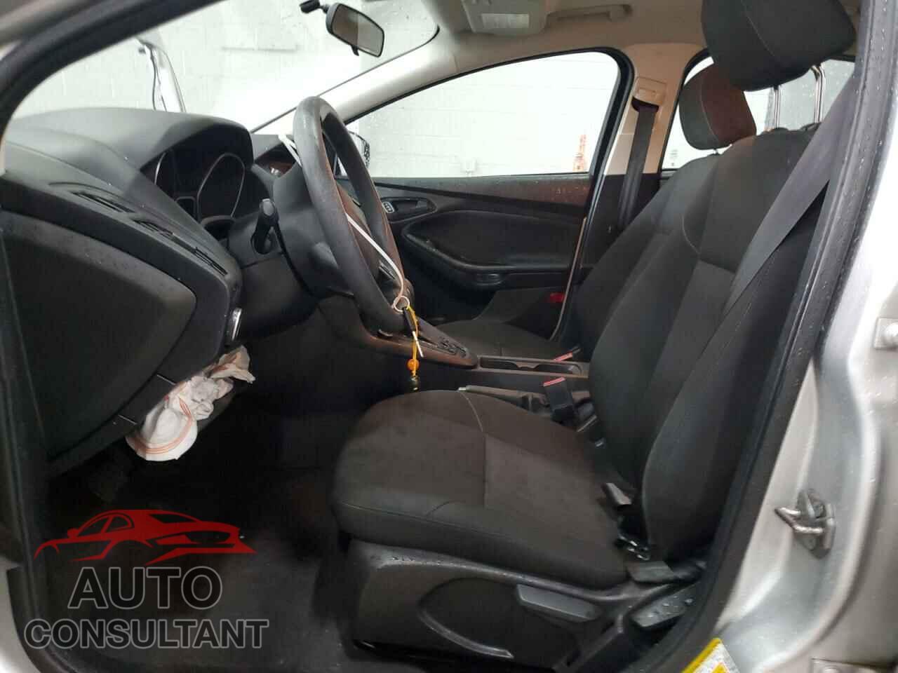 FORD FOCUS 2015 - 1FADP3E20FL276717