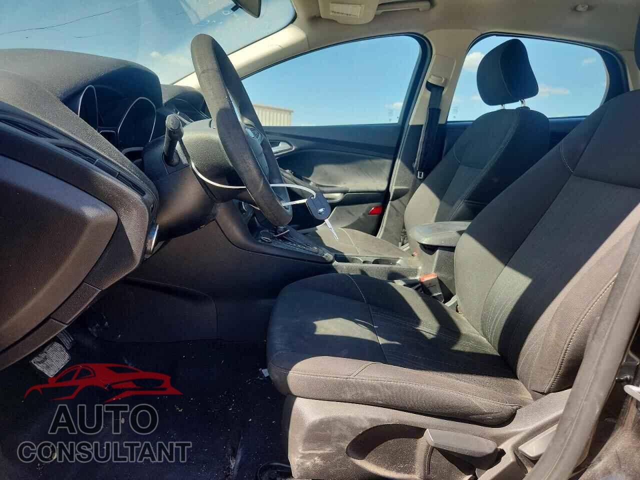 FORD FOCUS 2017 - 1FADP3K28HL232424