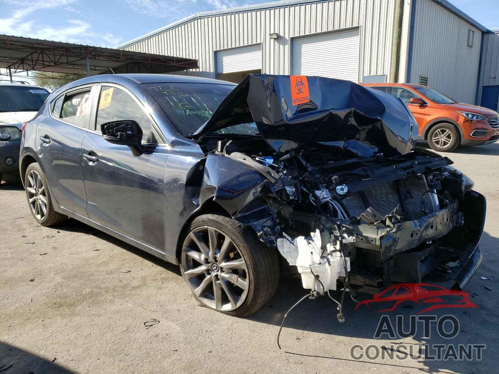 MAZDA 3 2018 - 3MZBN1L38JM235246