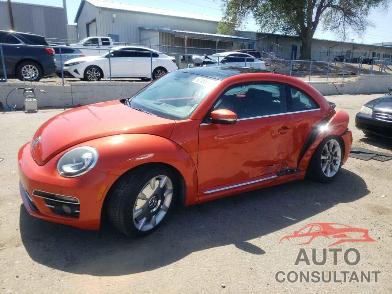 VOLKSWAGEN BEETLE 2018 - 3VWJD7AT3JM710788