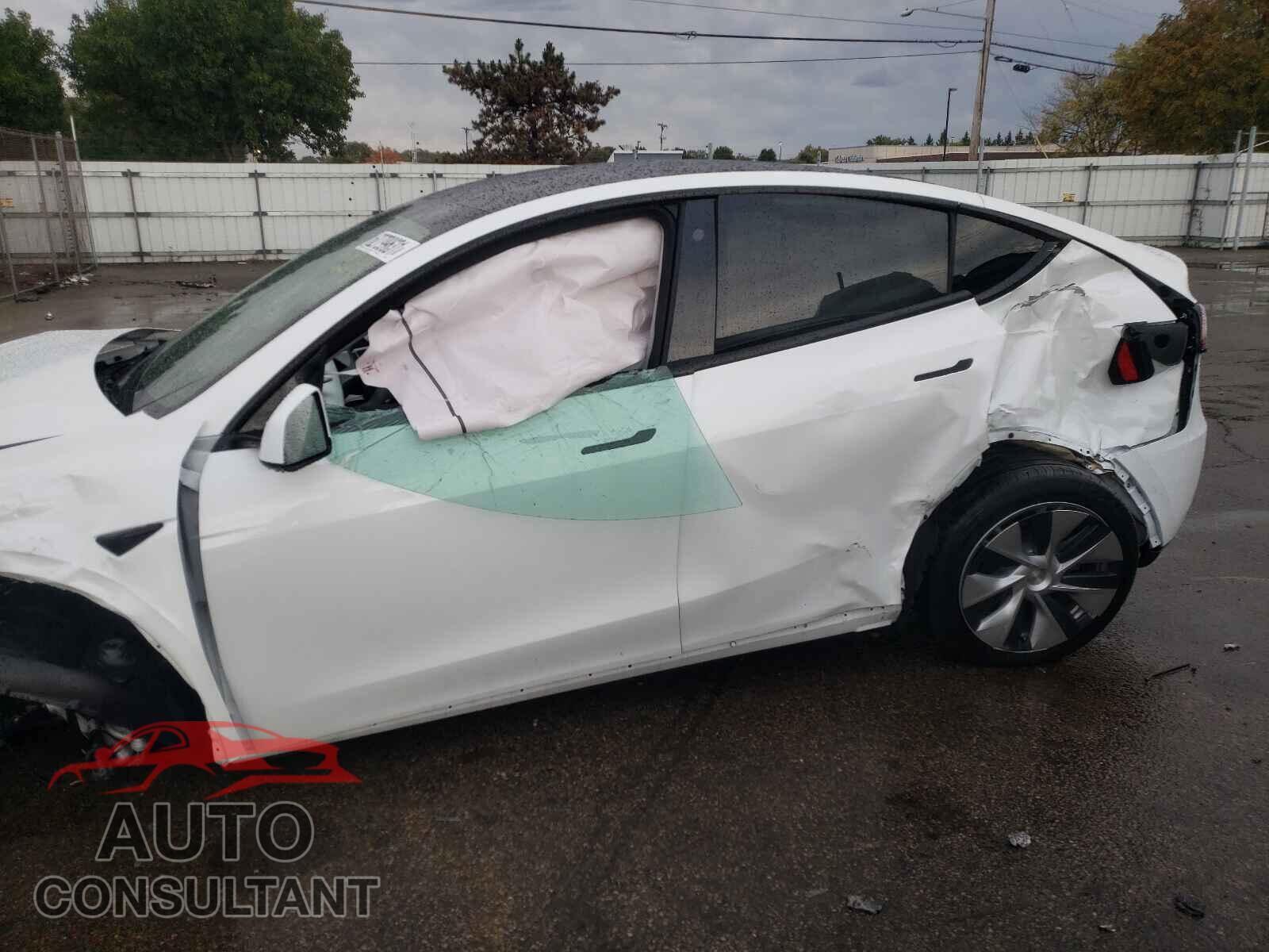 TESLA MODEL Y 2021 - 5YJYGDEEXMF230937