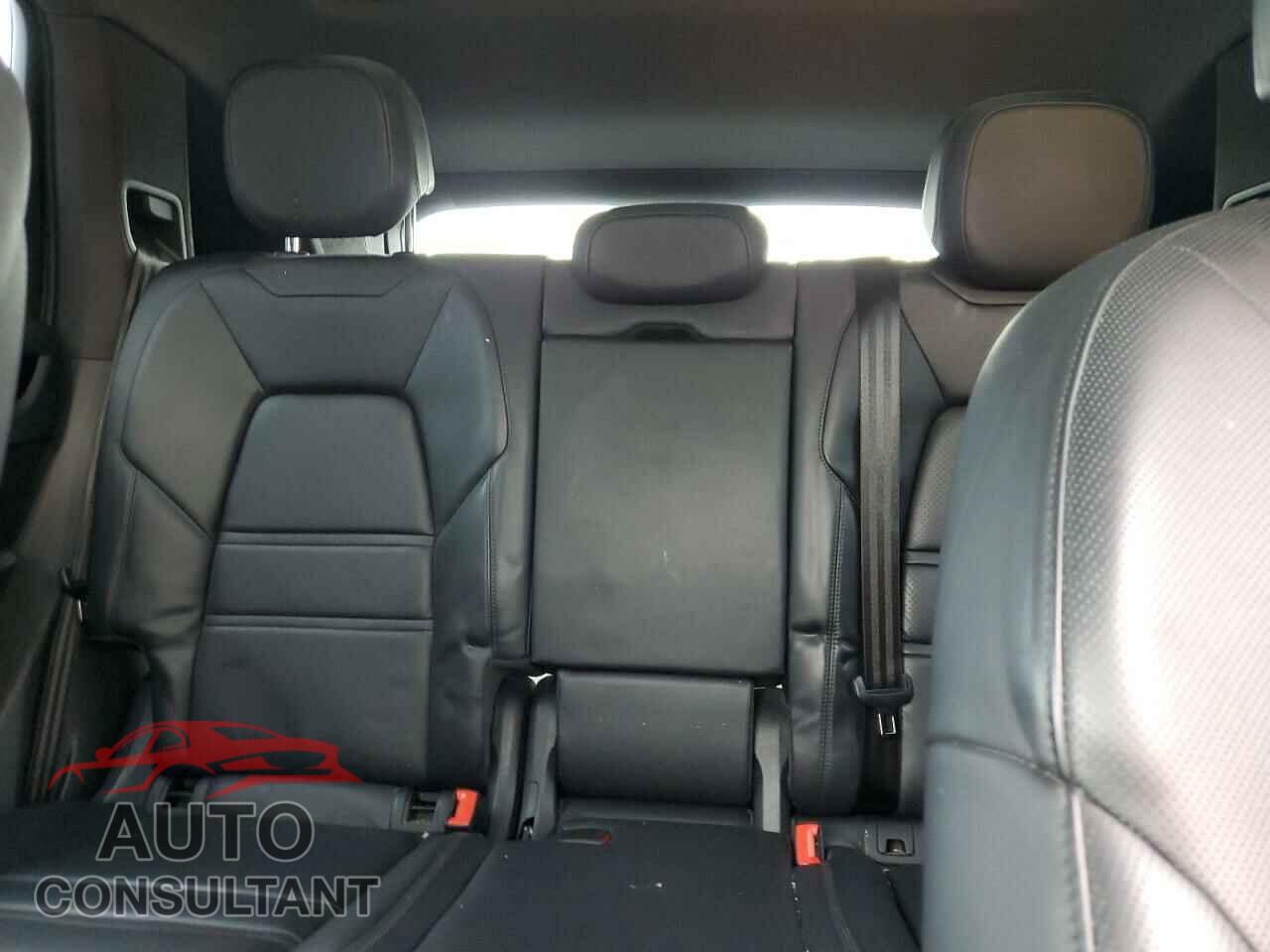 PORSCHE CAYENNE 2019 - WP1AA2AY4KDA18819