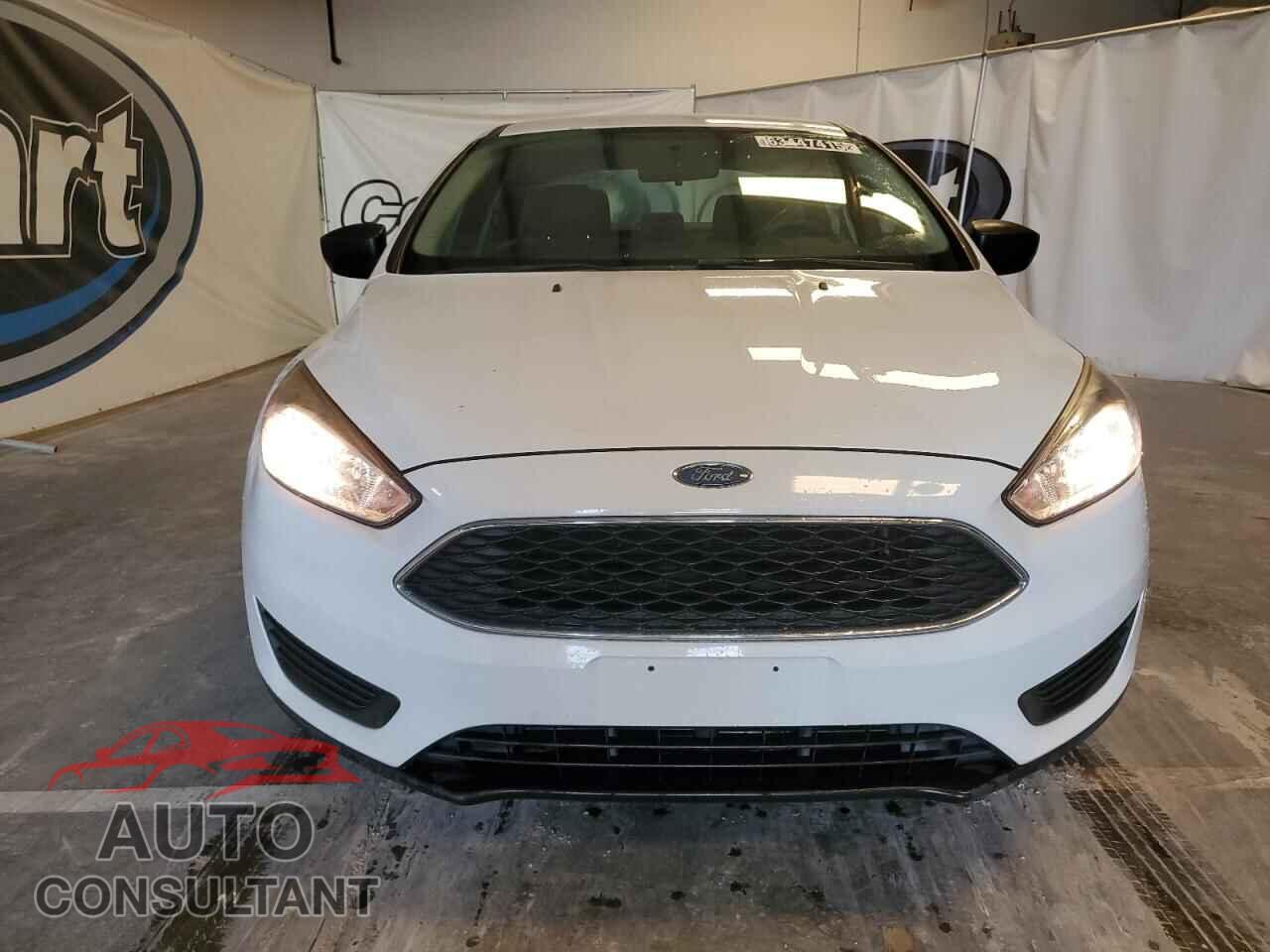 FORD FOCUS 2017 - 1FADP3E26HL312185