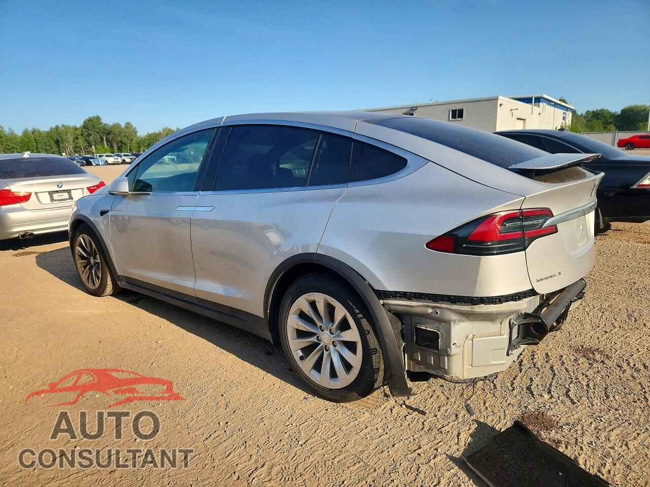 TESLA MODEL X 2018 - 5YJXCAE21JF102111