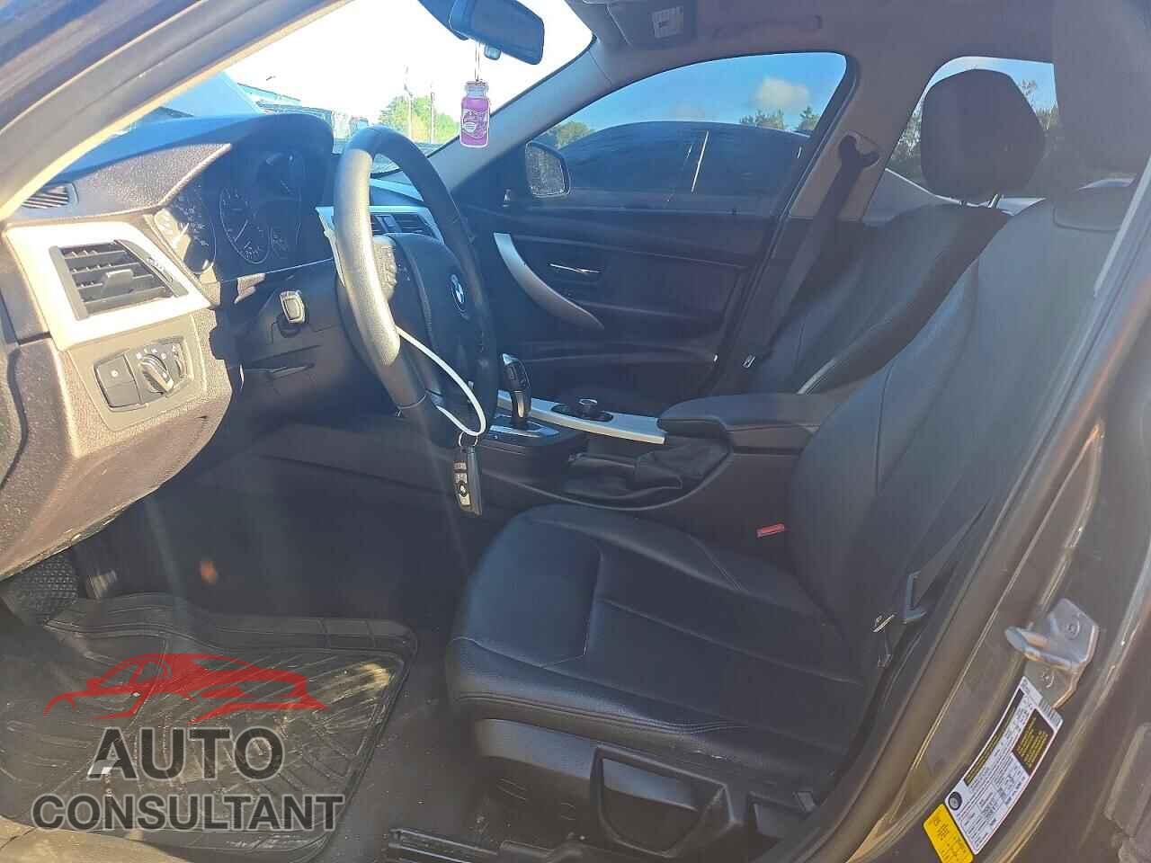 BMW 3 SERIES 2016 - WBA8E1G55GNU10900