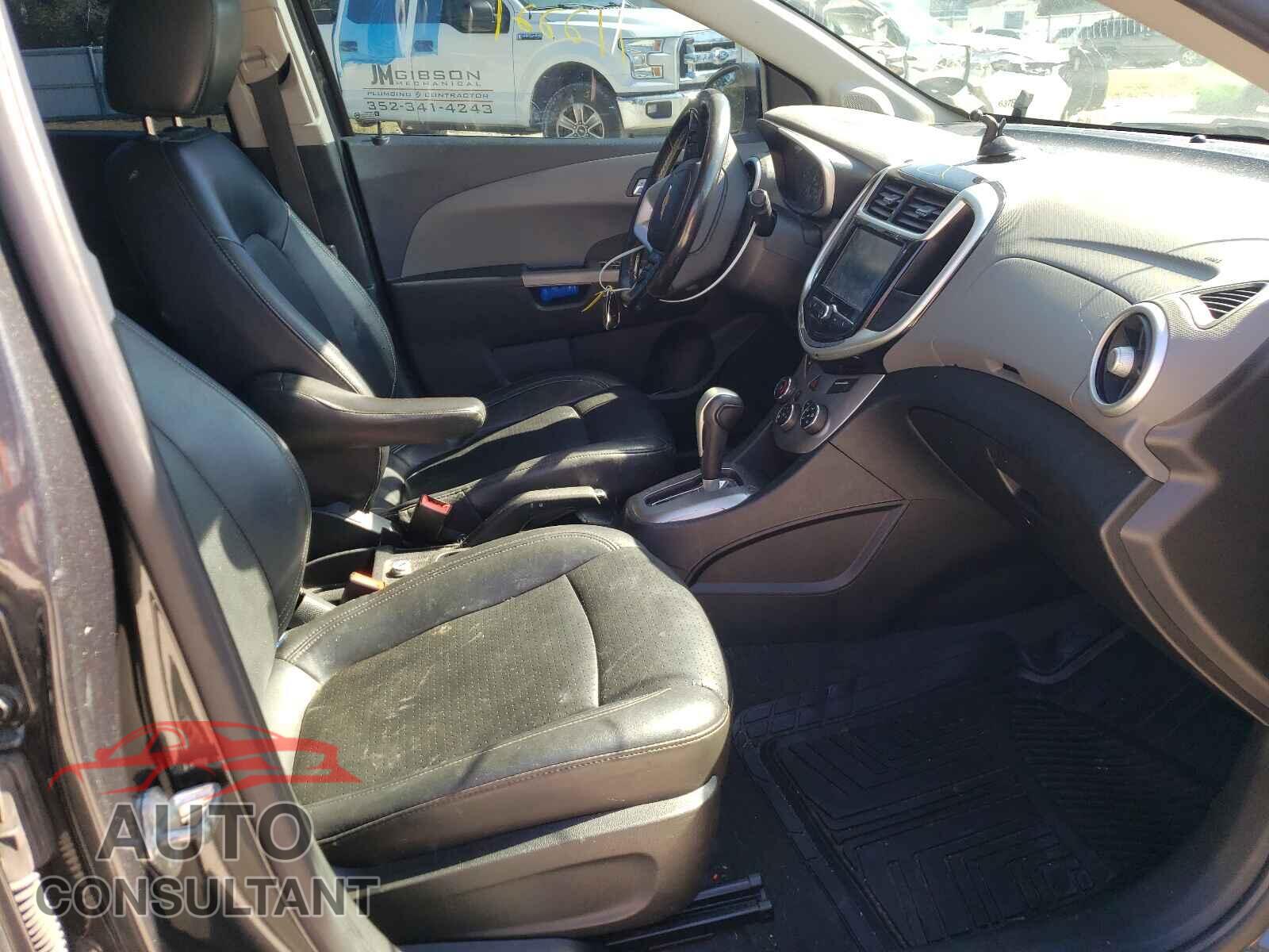 CHEVROLET SONIC 2017 - 1G1JF5SB9H4122013