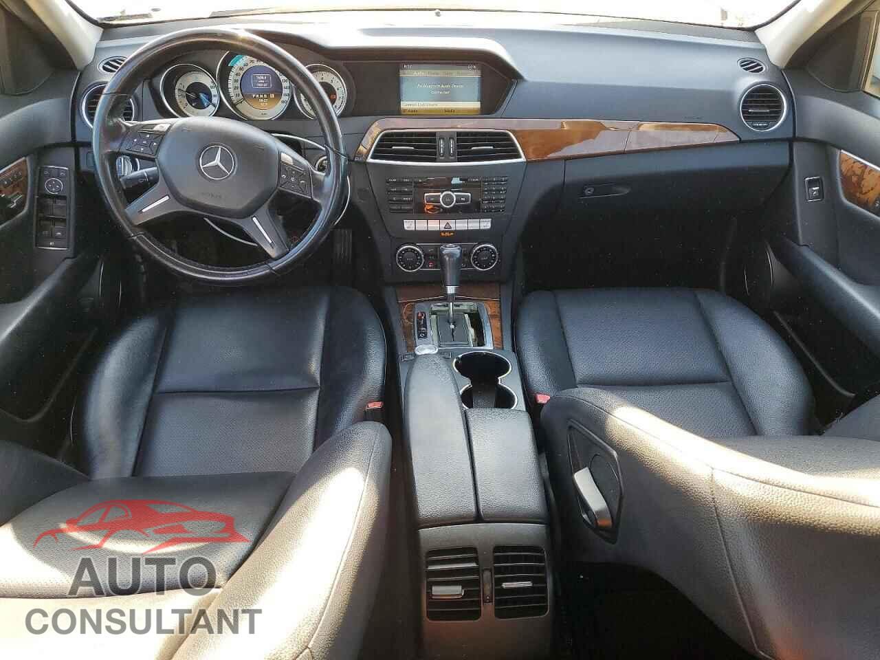 MERCEDES-BENZ C-CLASS 2012 - WDDGF4HBXCA650260