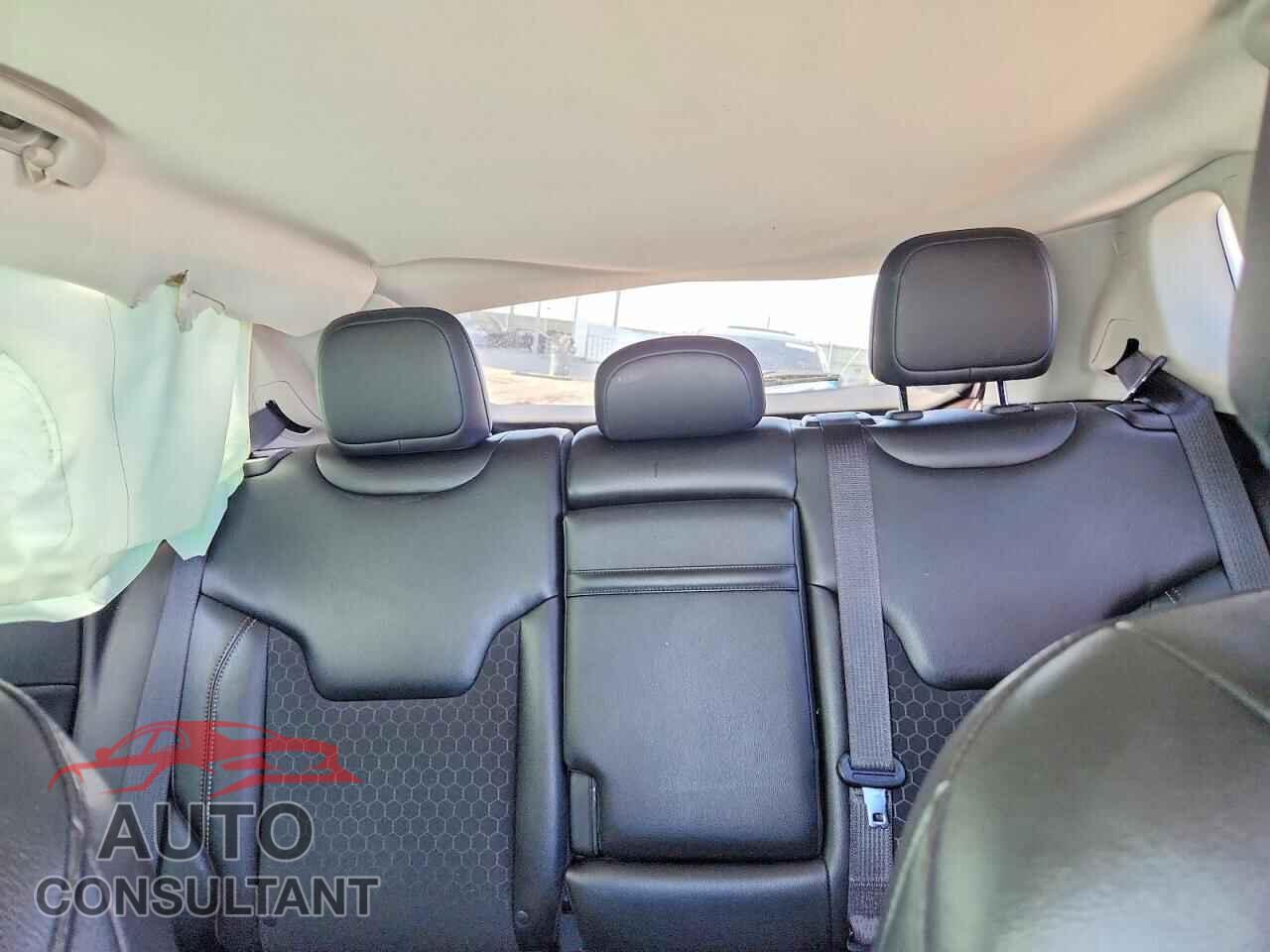 JEEP COMPASS 2018 - 3C4NJCBB3JT304656
