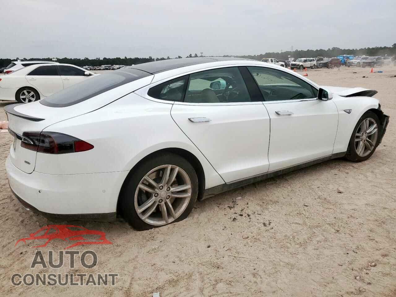 TESLA MODEL S 2015 - 5YJSA1E28FF103618