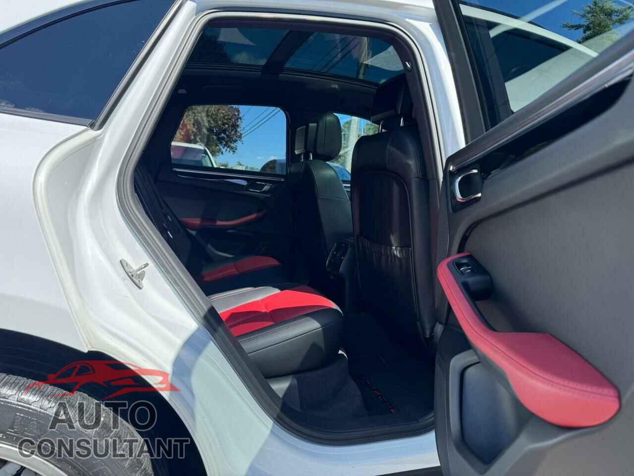 PORSCHE MACAN 2016 - WP1AB2A54GLB50415