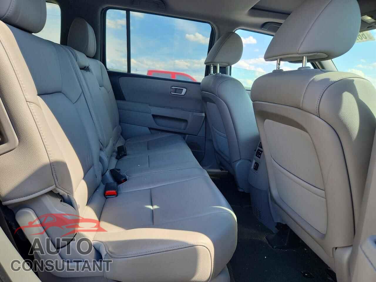 HONDA PILOT 2015 - 5FNYF3H77FB021233