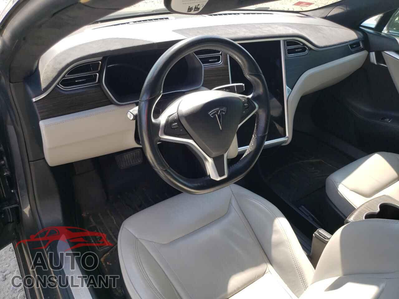 TESLA MODEL S 2015 - 5YJSA1E22FF112492