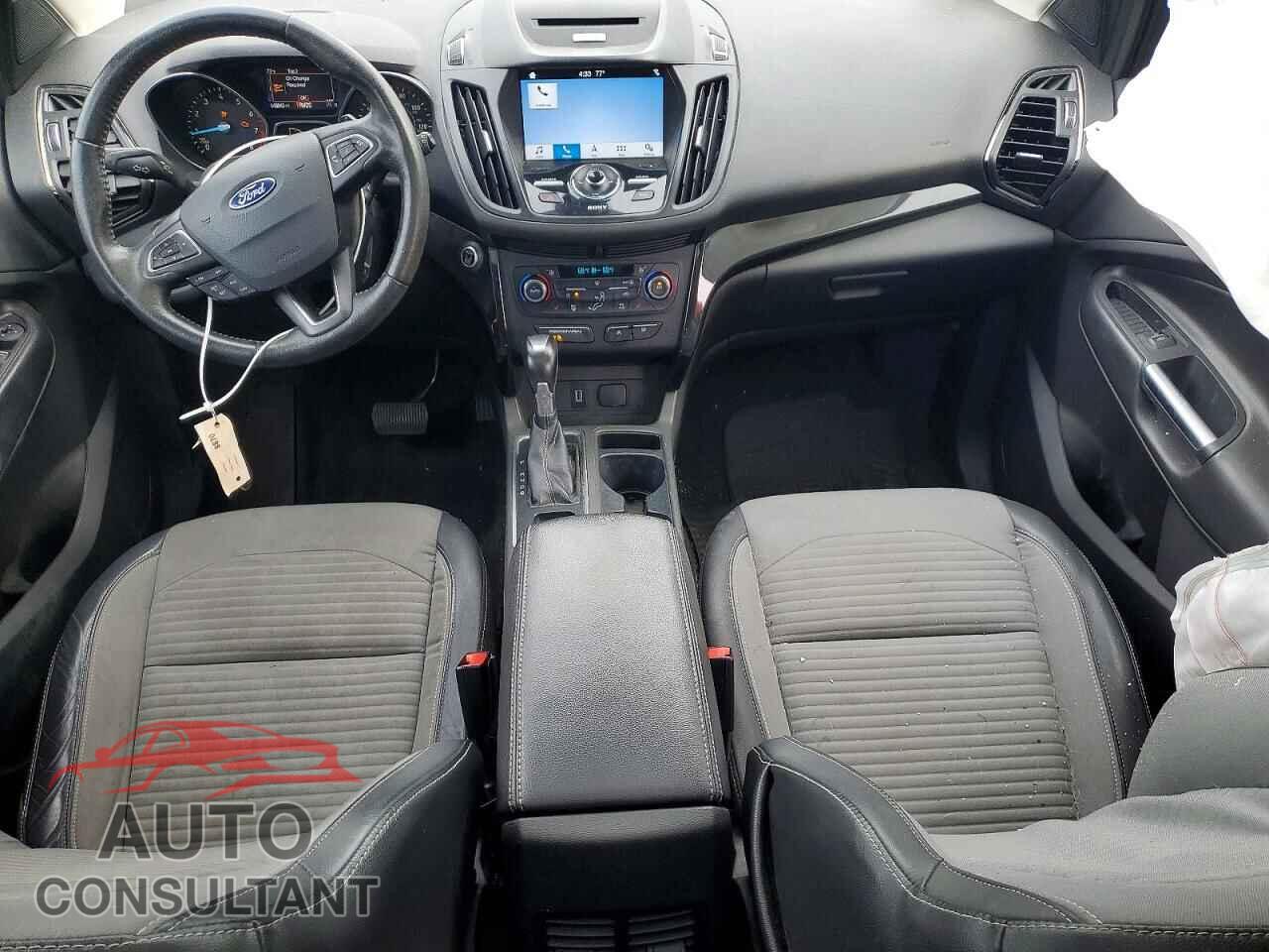 FORD ESCAPE 2017 - 1FMCU9J91HUC57994