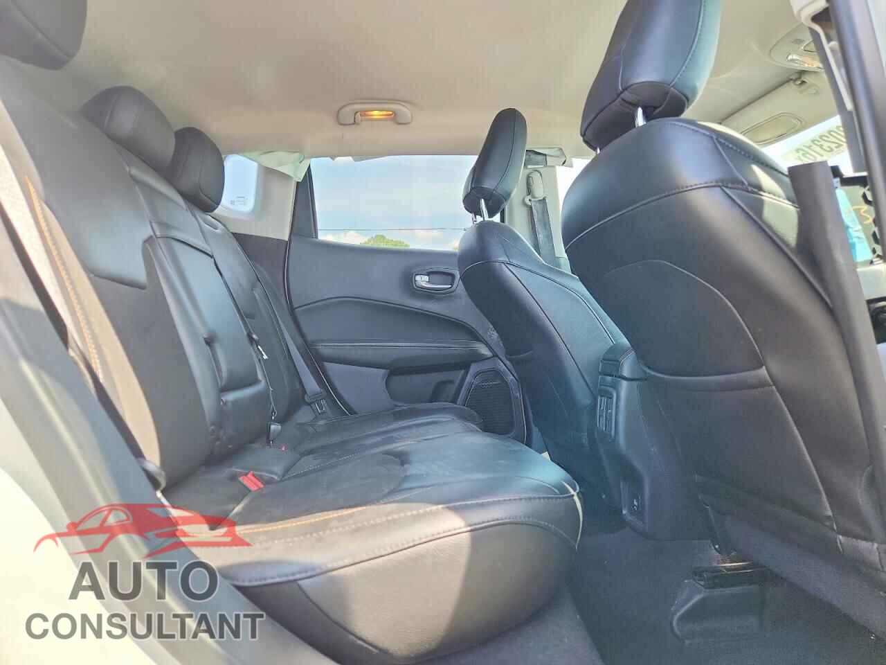 JEEP COMPASS 2018 - 3C4NJDBB7JT192532