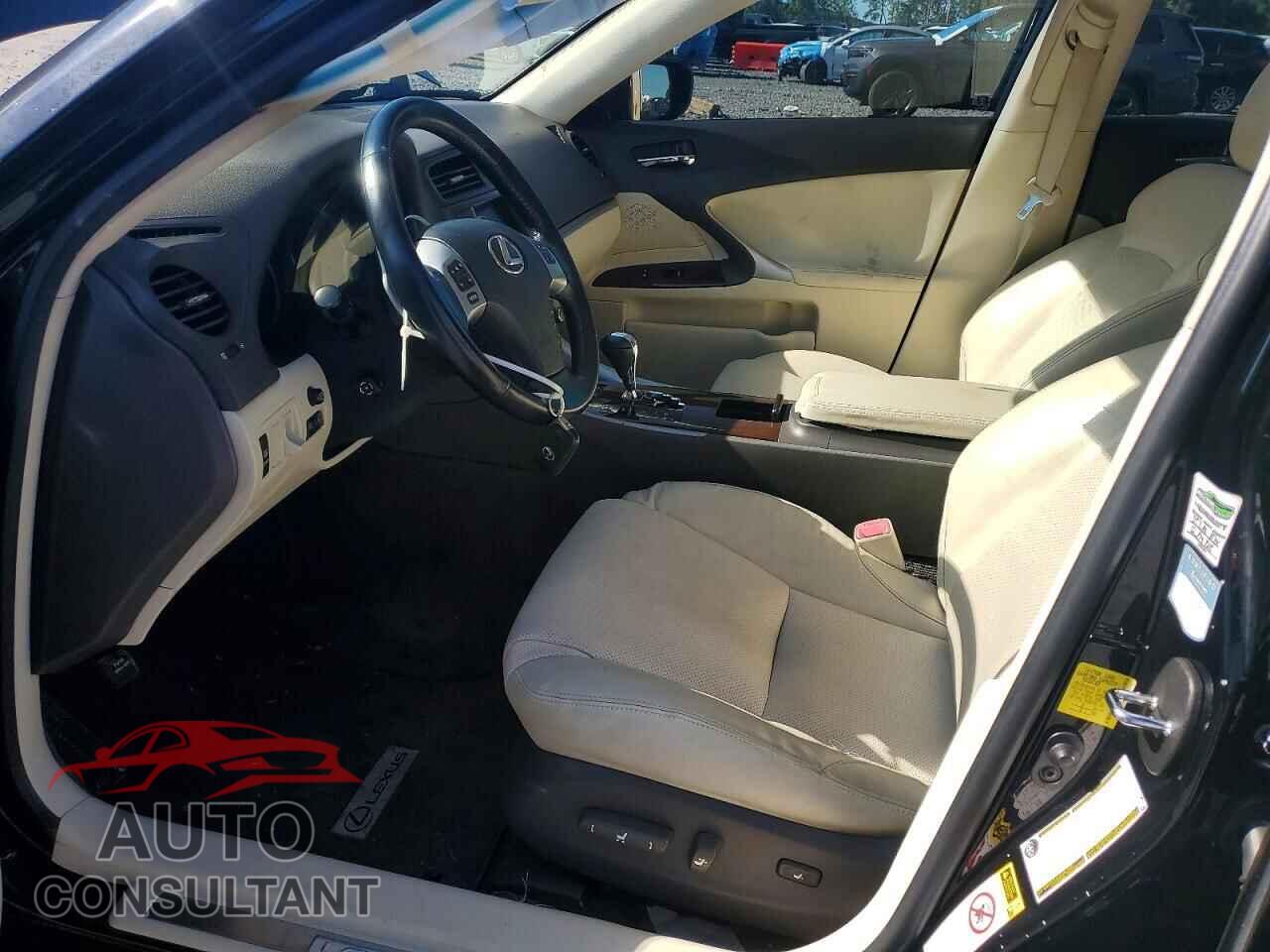 LEXUS IS 2011 - JTHCF5C27B5051943