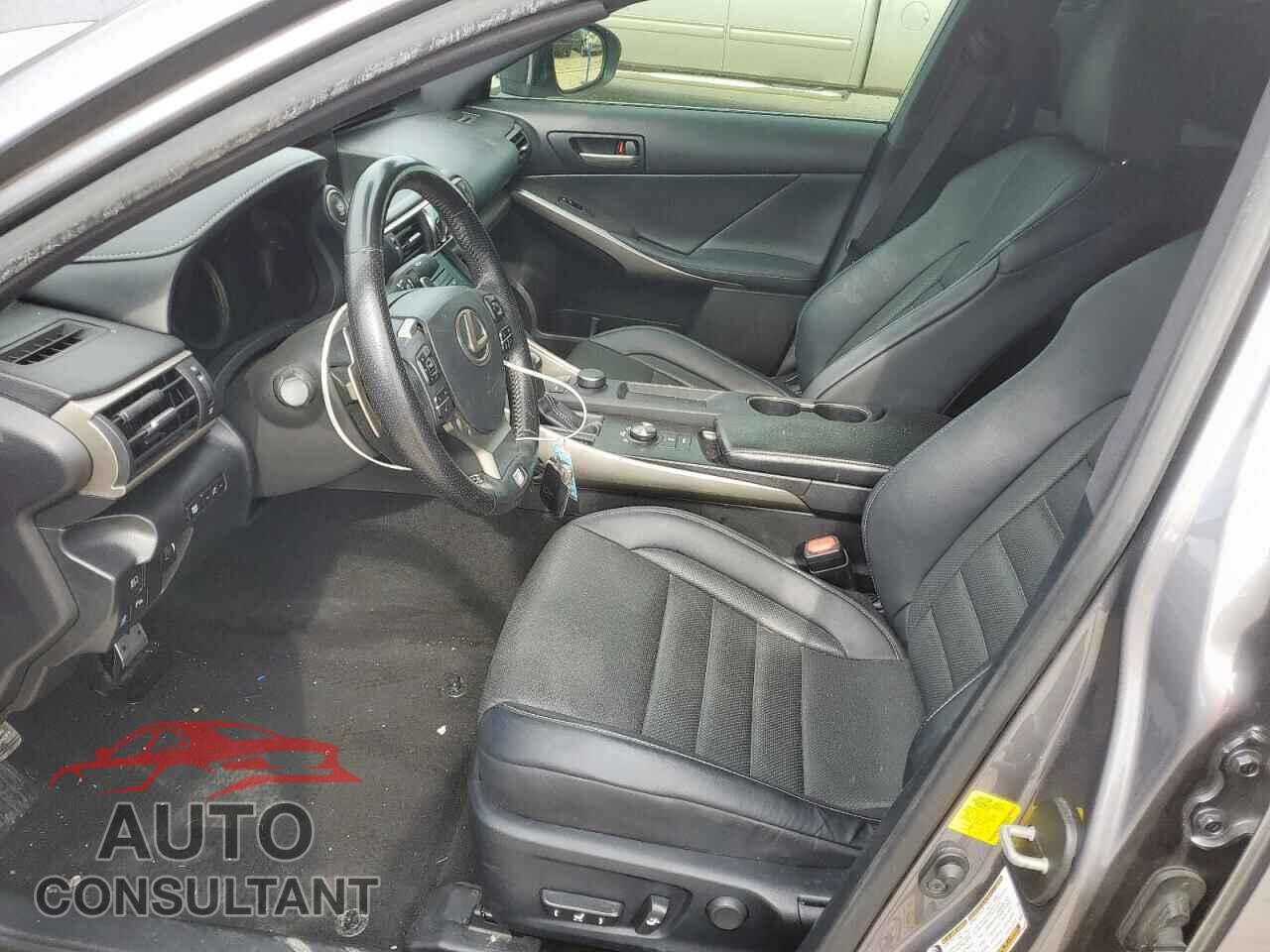 LEXUS IS 2018 - JTHBA1D29J5083339