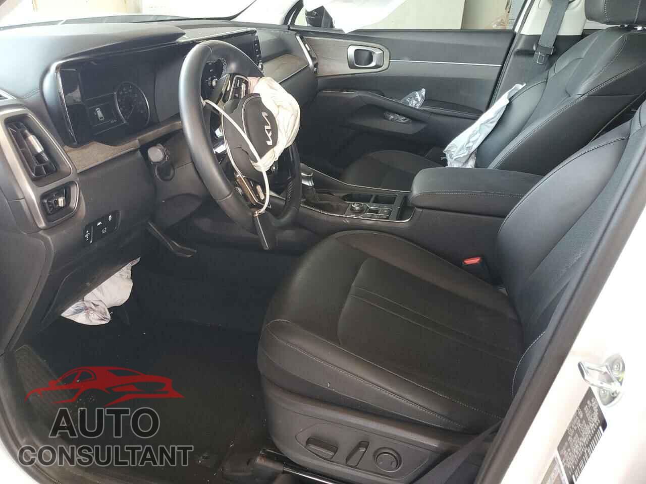 KIA SORENTO 2023 - 5XYRH4LF0PG184965