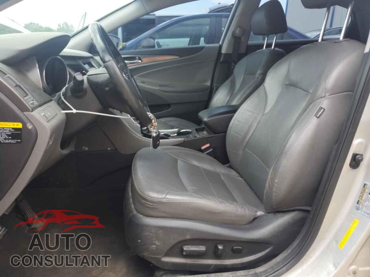 HYUNDAI SONATA 2012 - KMHEC4A43CA044140