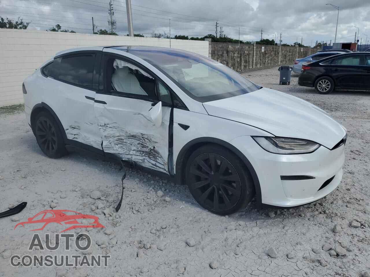 TESLA MODEL X 2023 - 7SAXCBE67PF384100