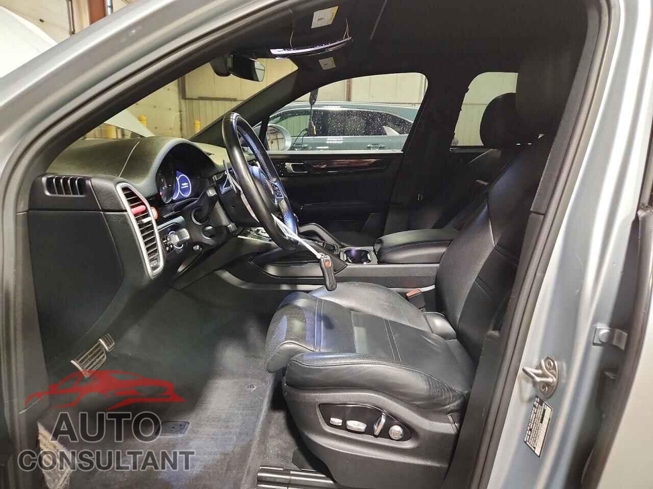 PORSCHE CAYENNE 2019 - WP1AA2AY1KDA03095
