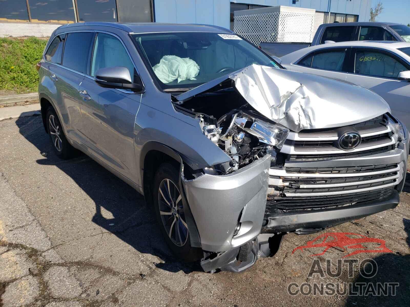 TOYOTA HIGHLANDER 2018 - 5TDJZRFH0JS827653