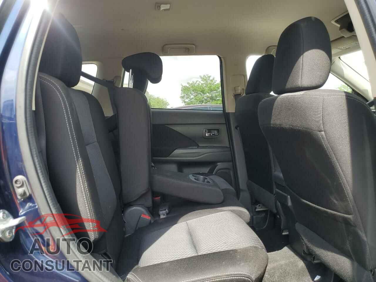 MITSUBISHI OUTLANDER 2018 - JA4AD2A38JJ002159