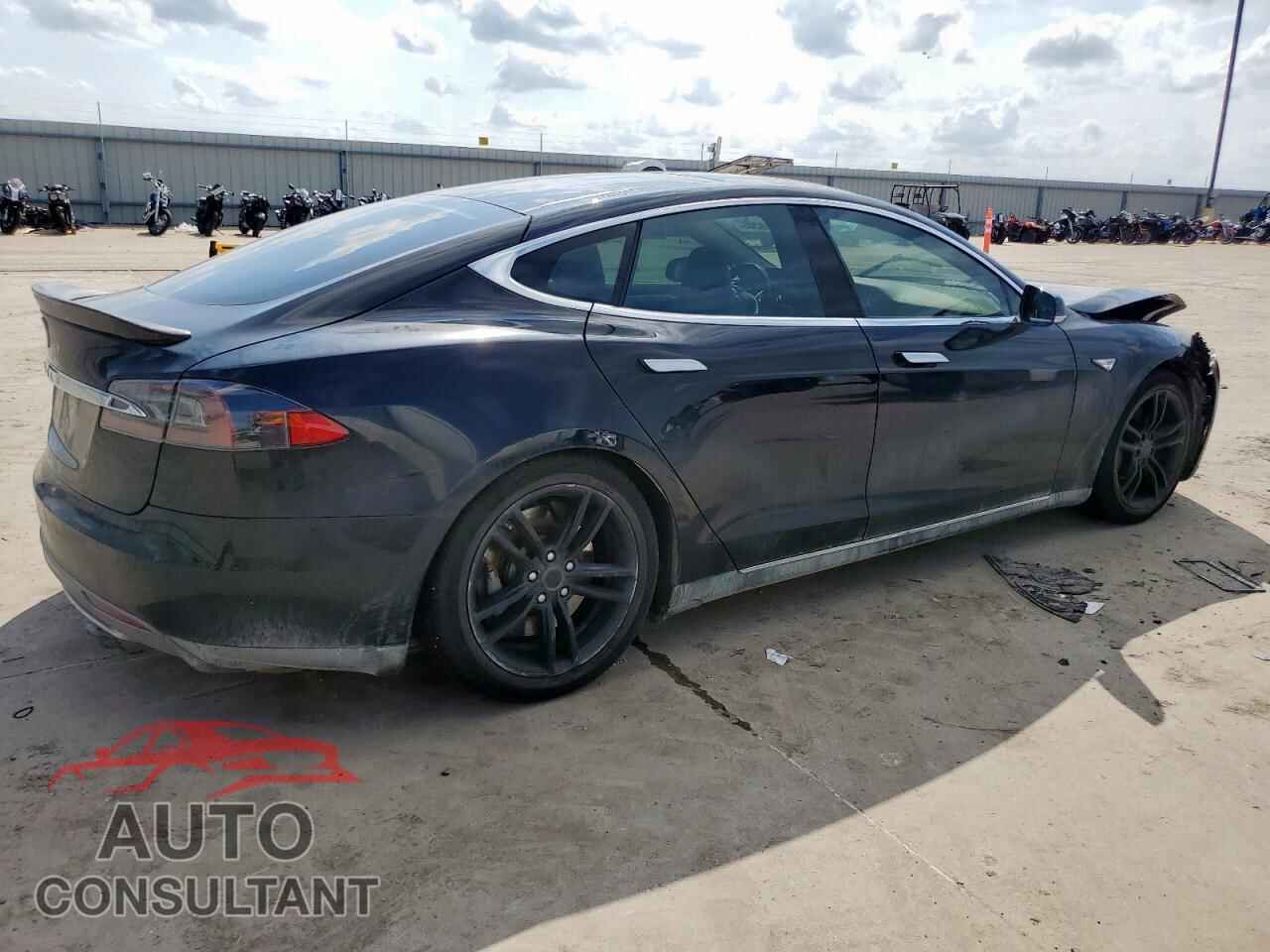 TESLA MODEL S 2013 - 5YJSA1CG3DFP08318
