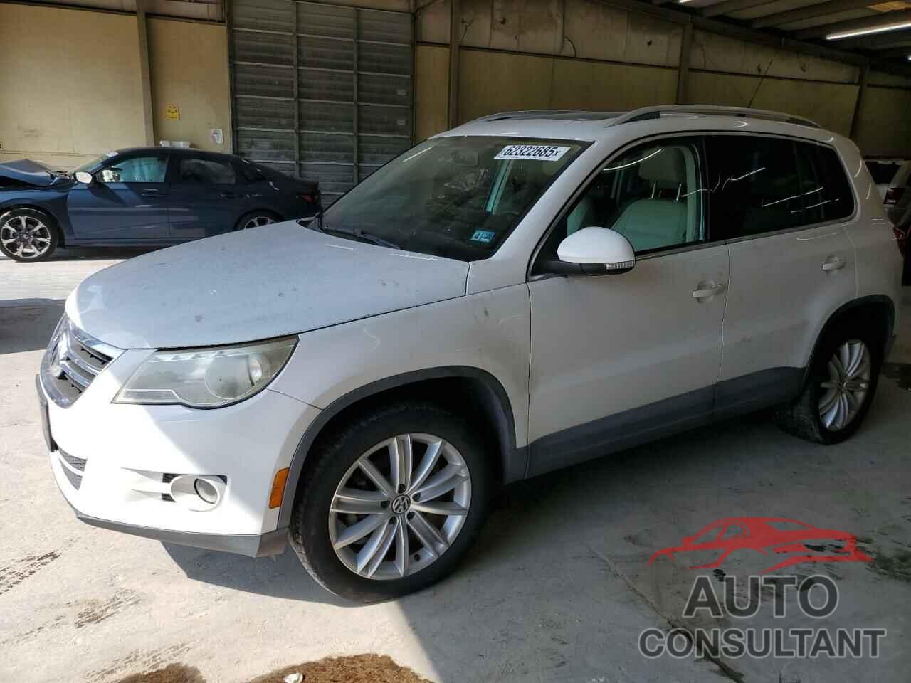 VOLKSWAGEN TIGUAN 2011 - WVGBV7AX4BW525802