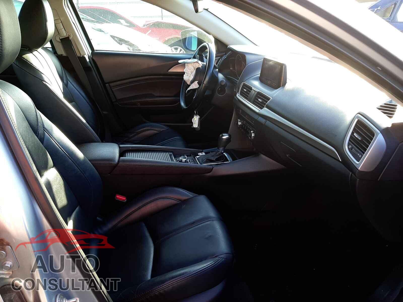 MAZDA 3 2018 - 3MZBN1V35JM200421