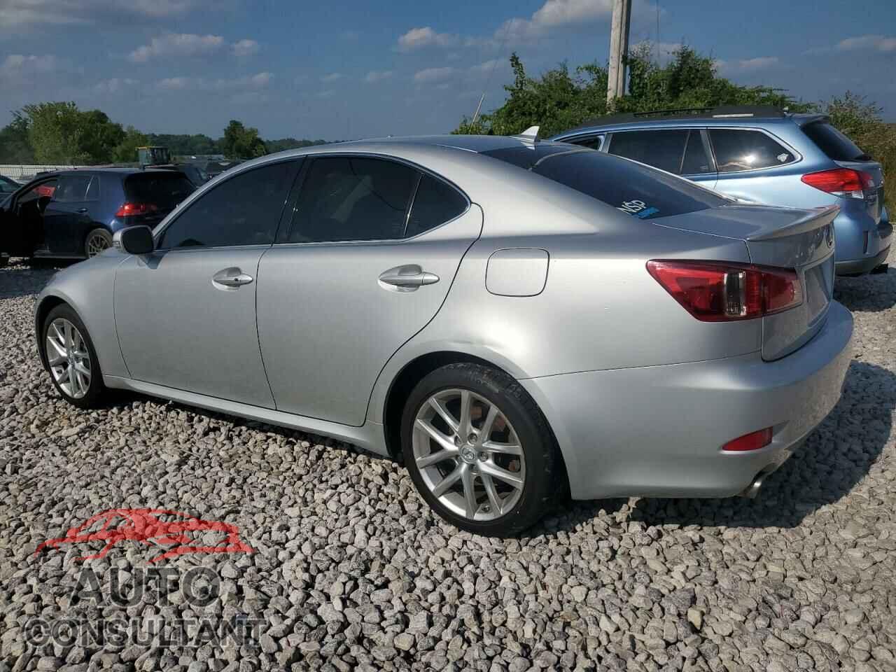 LEXUS IS 2011 - JTHCE5C28B5000339