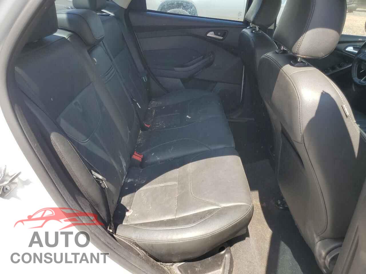 FORD FOCUS 2015 - 1FADP3F20FL224583