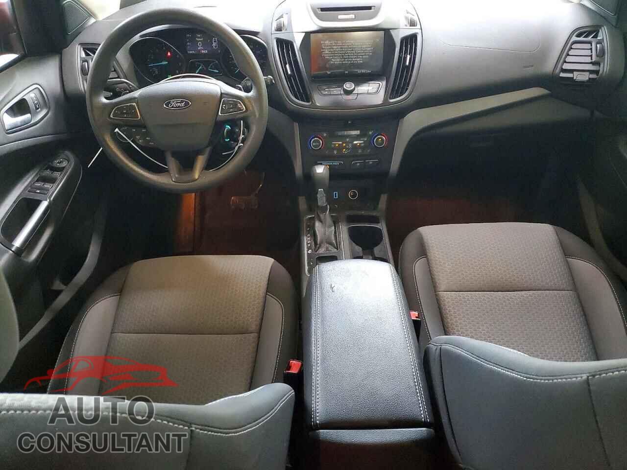FORD ESCAPE 2017 - 1FMCU9GD4HUD25703