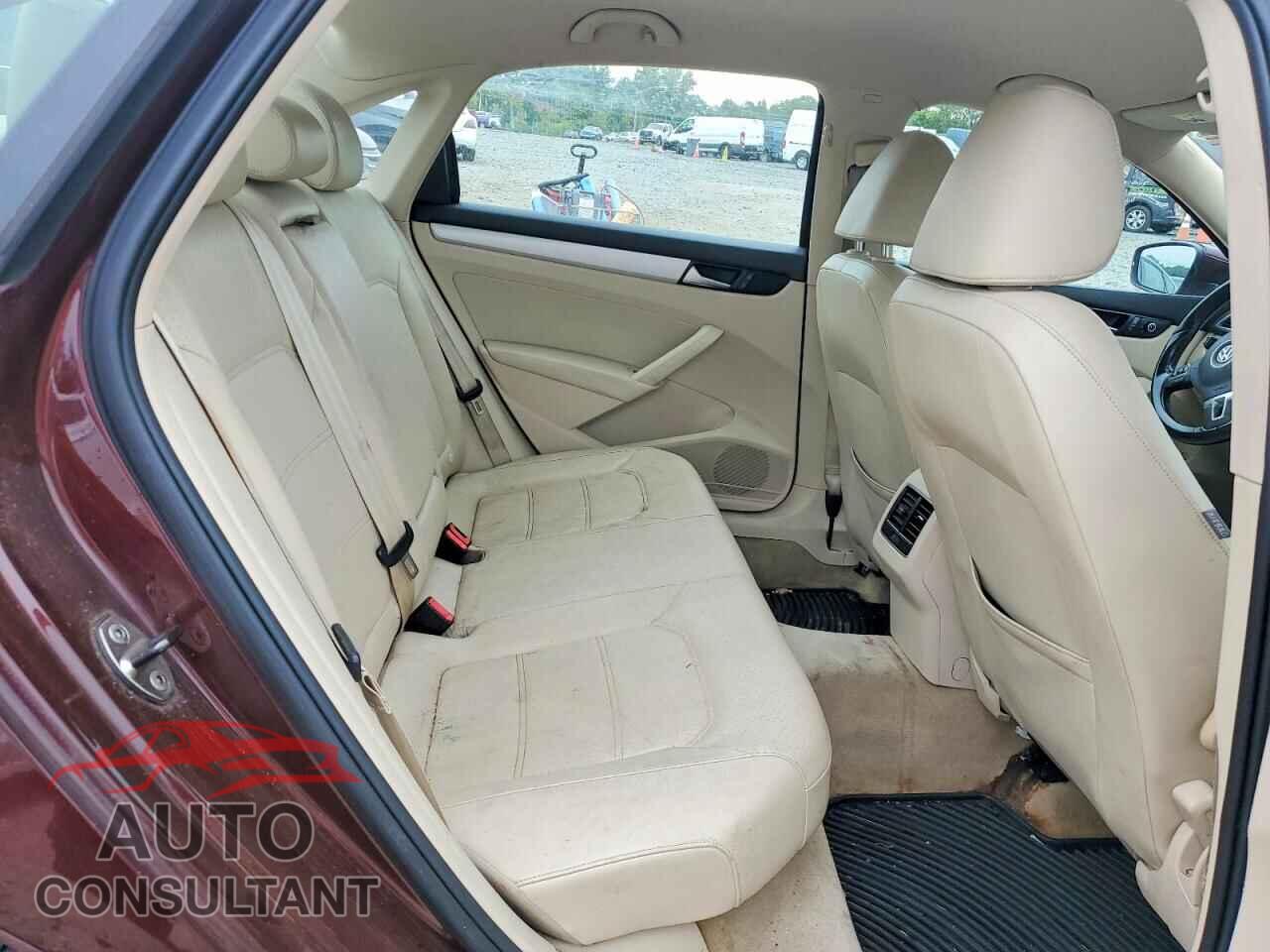 VOLKSWAGEN PASSAT 2013 - 1VWBP7A33DC016877