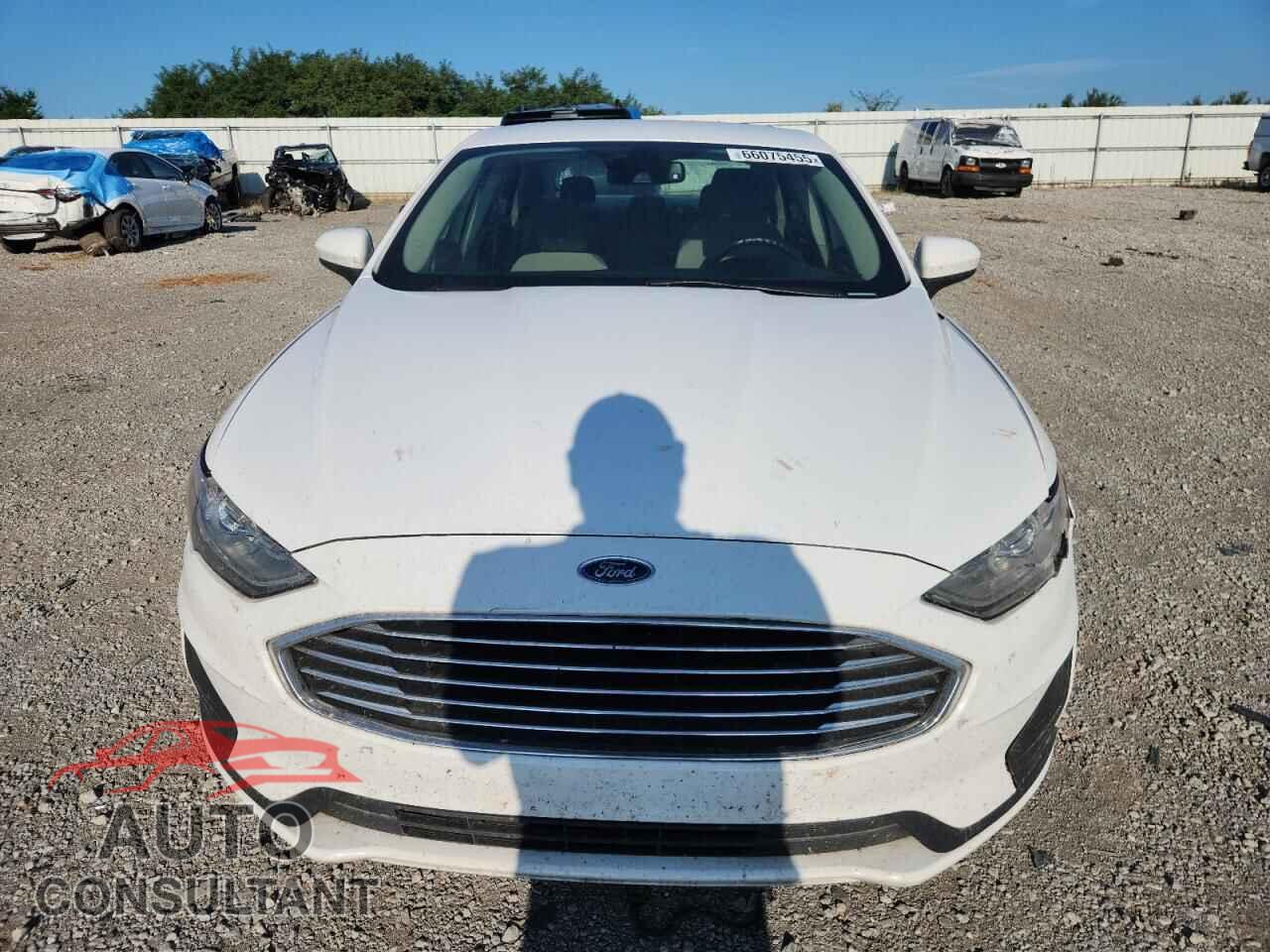 FORD FUSION 2019 - 3FA6P0LU1KR242003