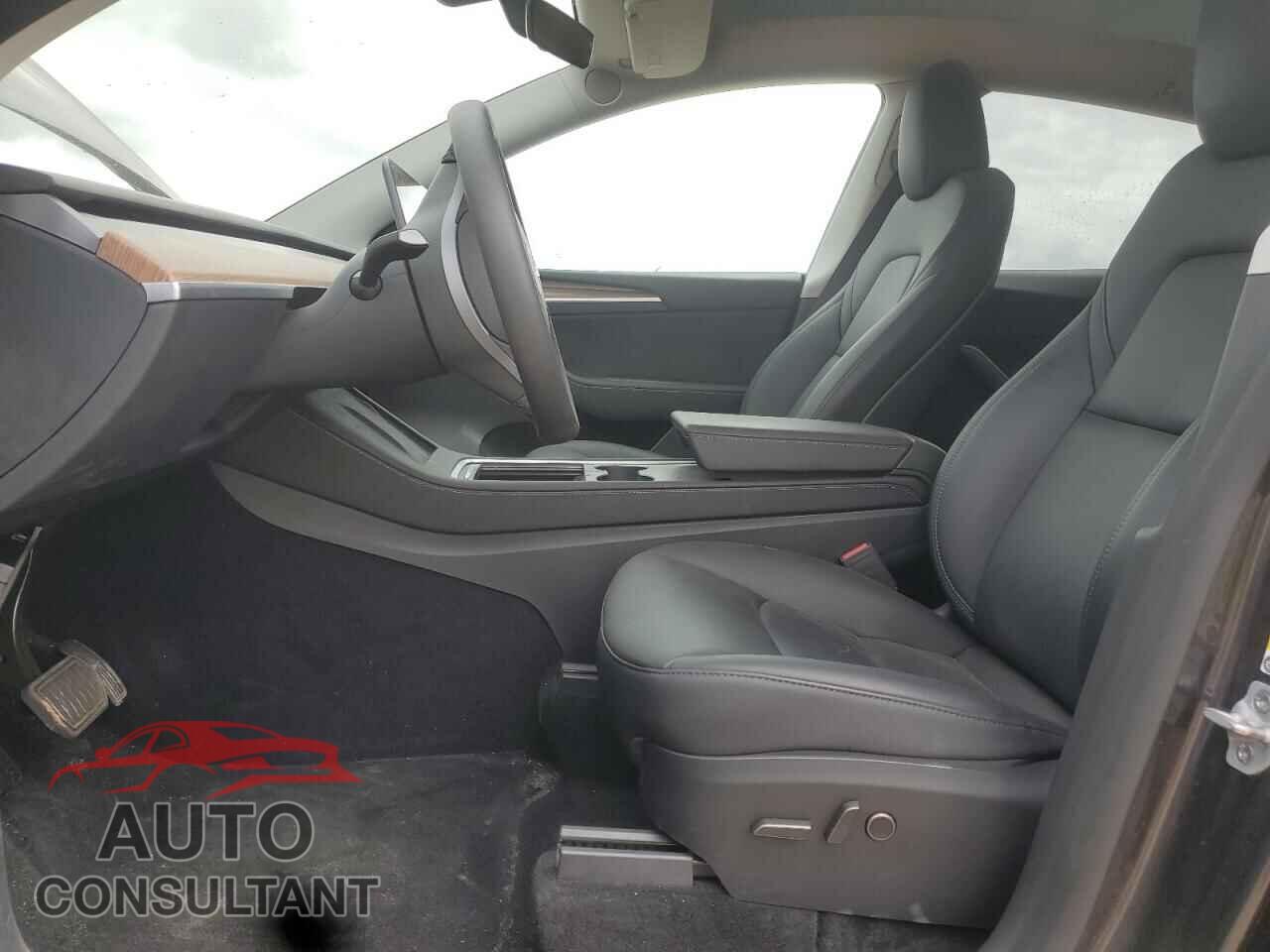 TESLA MODEL Y 2024 - 7SAYGAEEXRF072902
