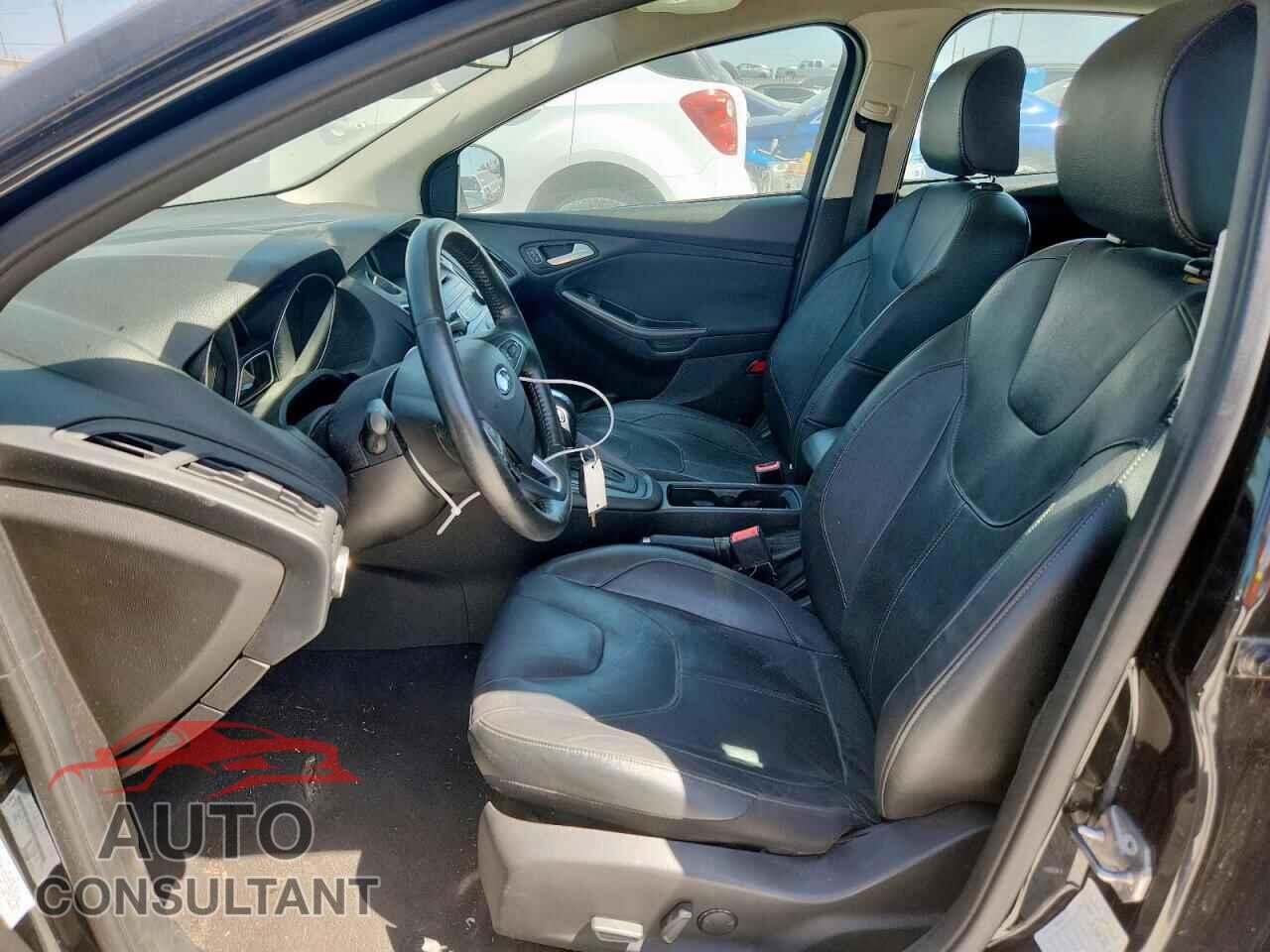 FORD FOCUS 2015 - 1FADP3K29FL326521