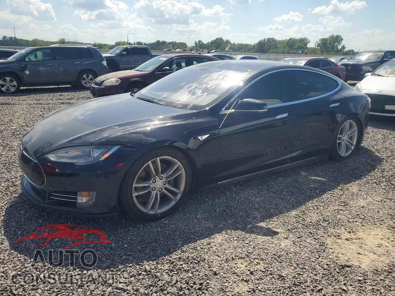 TESLA MODEL S 2013 - 5YJSA1CN2DFP04534