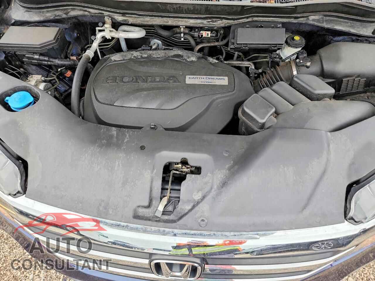 HONDA PILOT 2017 - 5FNYF6H12HB083719