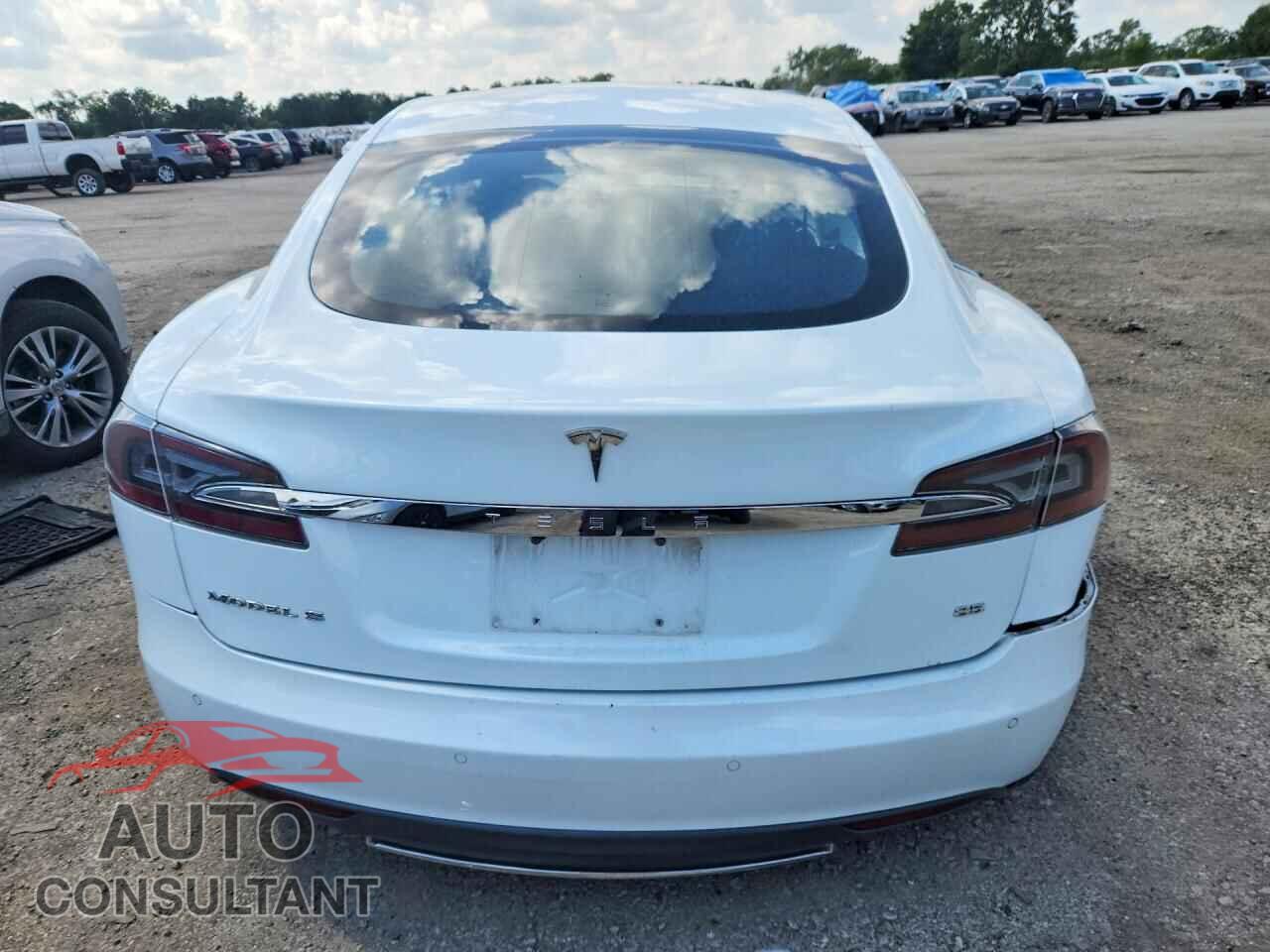 TESLA MODEL S 2014 - 5YJSA1H11EFP33935