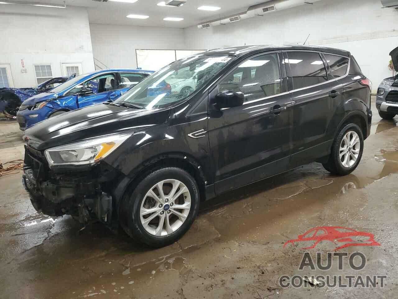 FORD ESCAPE 2017 - 1FMCU9GD1HUD18871