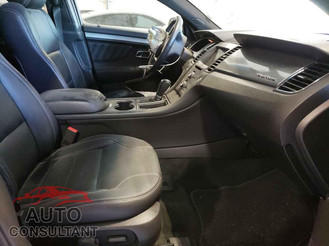 FORD TAURUS 2018 - 1FAHP2E87JG127903