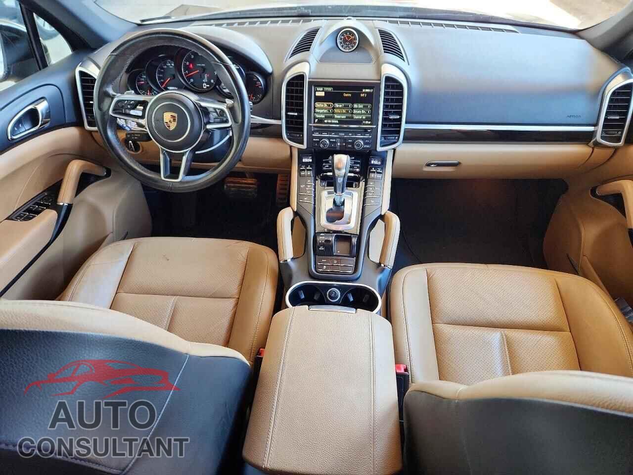 PORSCHE CAYENNE 2016 - WP1AA2A22GKA11821