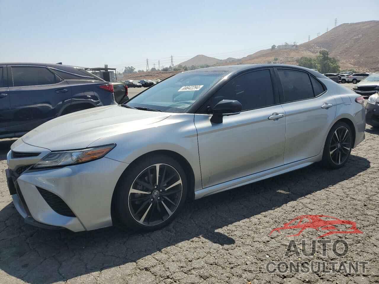 TOYOTA CAMRY 2018 - 4T1BZ1HKXJU018196